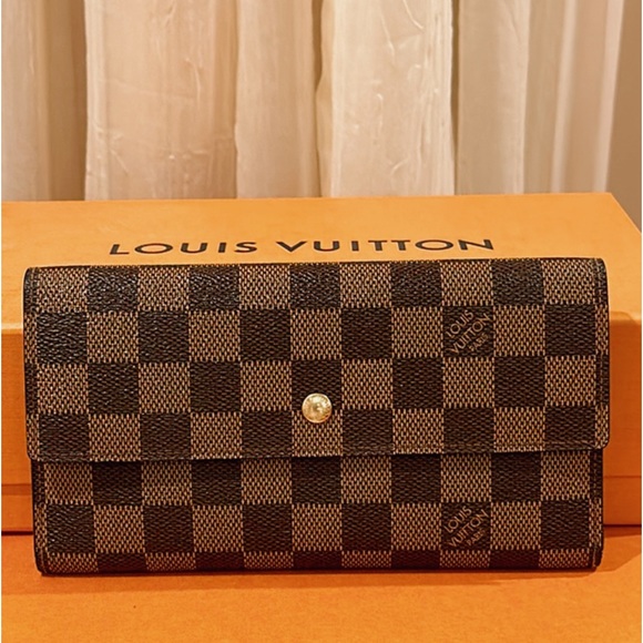 Louis Vuitton Handbags - 💯% Authentic Authentic Louis Vuitton Damier Ebene International Wallet✨